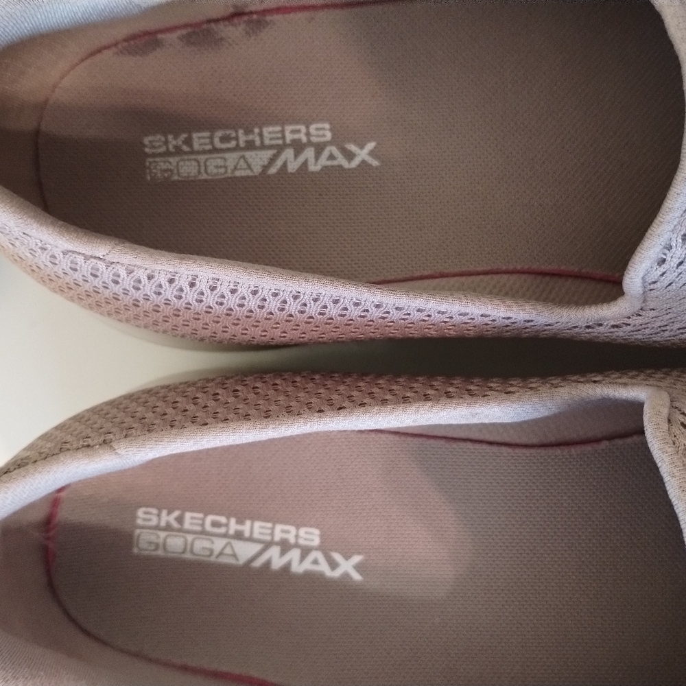 Skechers Women's Goga Max sneakers - Picture 9 of 11